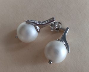 White Matte Satin Mallorca Pearl Earrings